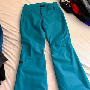 Brand new only worn once north face women’s snow pants- size M- originally $350